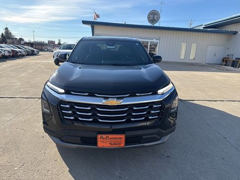 Used 2025 Chevrolet Equinox LT image 2