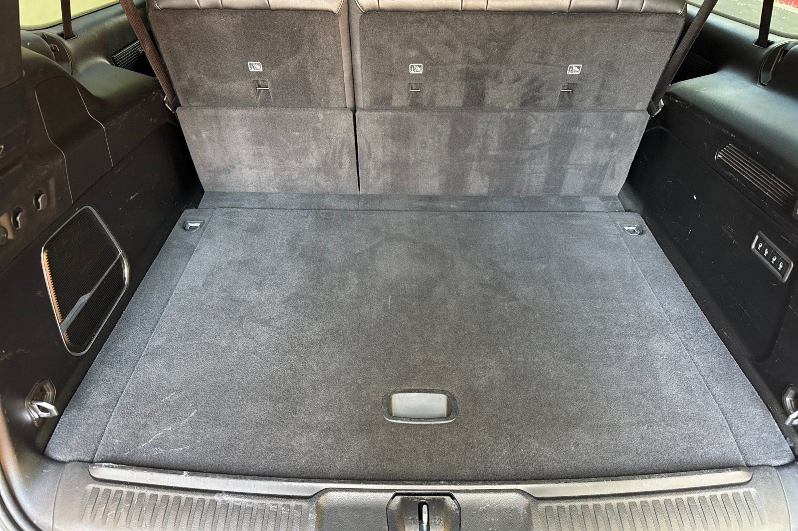 Used 2024 Jeep Wagoneer L Series III w/ Flexible Seating Group AWD/4WD image 27