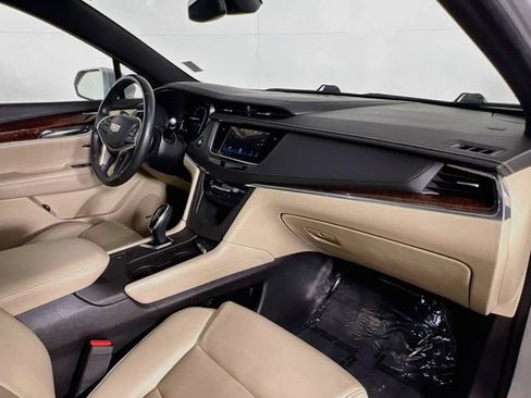 Used 2017 Cadillac XT5 Luxury w/ Driver Awareness Package FWD image 39