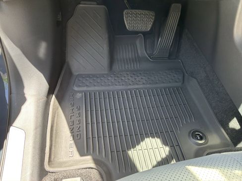 Used 2025 Toyota Grand Highlander FWD image 23