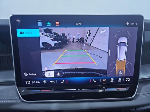 New 2025 Volkswagen Tiguan SE R-Line image 19