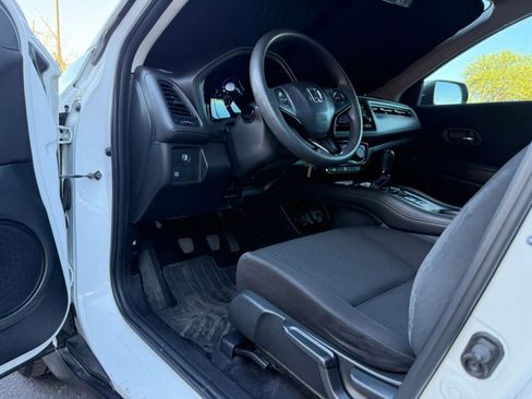 Used 2016 Honda HR-V LX image 37