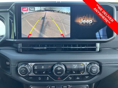 Used 2025 Jeep Wrangler Unlimited Rubicon image 4