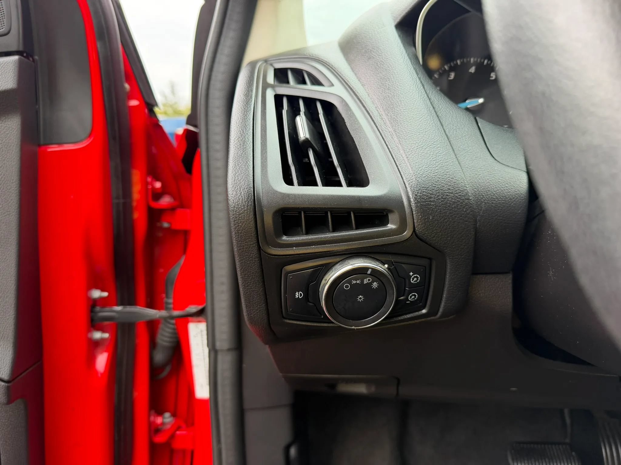 Used 2012 Ford Focus SE FWD image 19