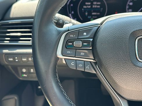 Used 2018 Honda Accord Touring image 17