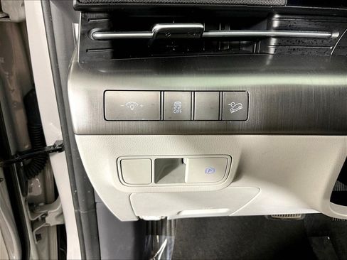 Used 2025 Hyundai Kona SEL AWD/4WD image 36