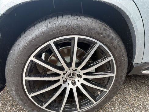 Used 2022 Mercedes-Benz GLS 450 4MATIC image 3