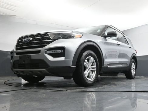 Used 2024 Ford Explorer XLT w/ Equipment Group 202A AWD/4WD image 31