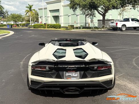 Used 2018 Lamborghini Aventador S image 49