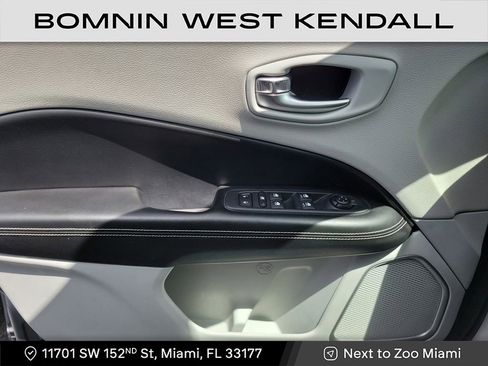 Used 2018 Jeep Compass Latitude image 29