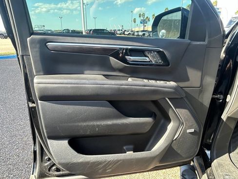 Used 2025 Chevrolet Tahoe Z71 AWD/4WD image 10