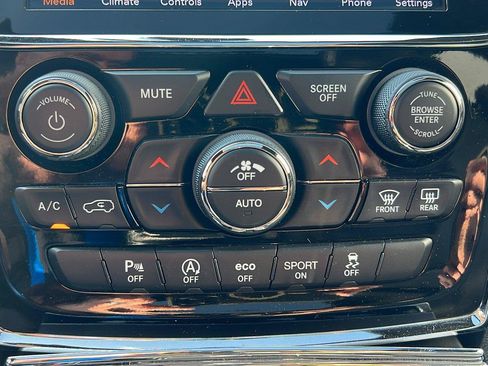 Used 2020 Jeep Grand Cherokee Limited w/ Luxury Group II AWD/4WD image 28