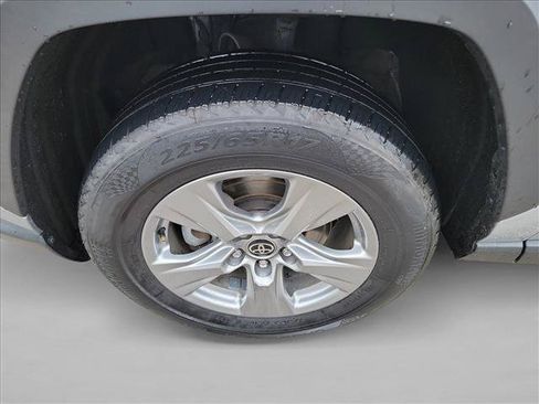 Used 2024 Toyota RAV4 XLE FWD image 9
