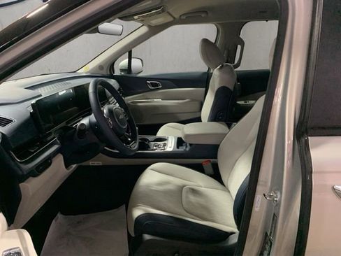 New 2026 Kia Carnival EX image 9