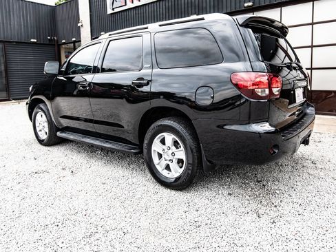 Used 2018 Toyota Sequoia SR5 RWD image 7