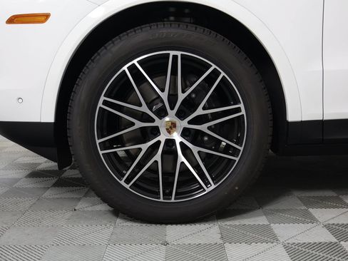 New 2026 Porsche Cayenne Coupe AWD/4WD image 17