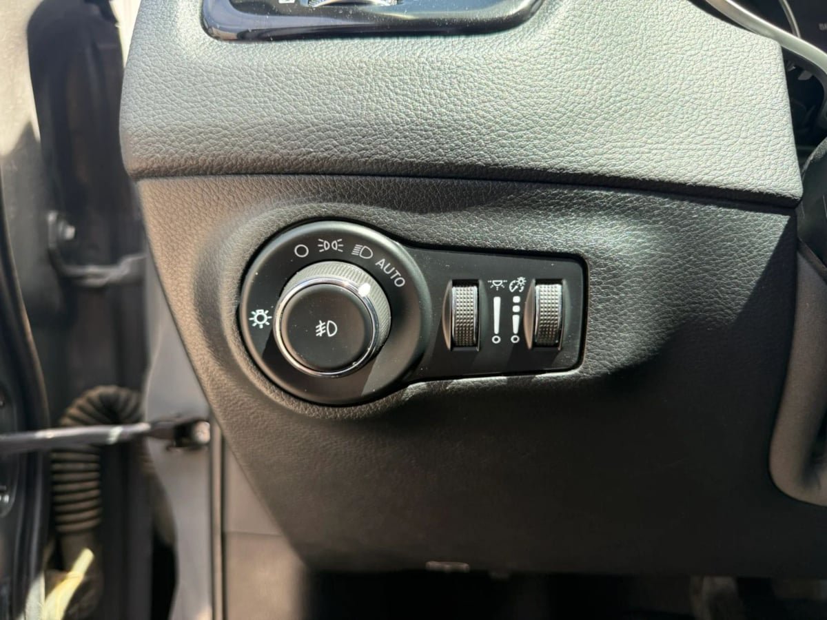 Used 2021 Jeep Compass Limited AWD/4WD image 32