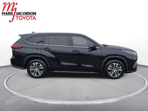 Used 2023 Toyota Highlander XLE image 7