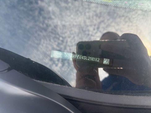 Used 2025 Chevrolet Equinox LT w/ Convenience Package II image 31