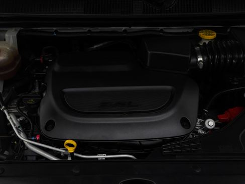 Used 2022 Chrysler Pacifica Touring-L w/ Uconnect Theater Family Group image 27