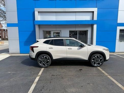 New 2026 Chevrolet Trax RS w/ Sunroof Package image 4
