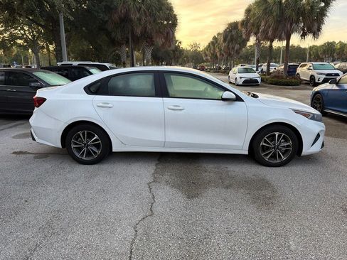 Used 2023 Kia Forte LXS FWD image 4
