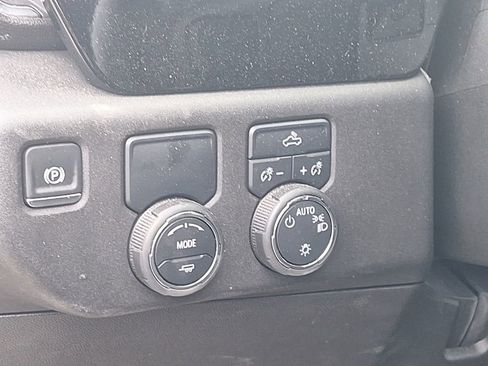 Used 2025 Chevrolet Silverado 1500 LT image 32