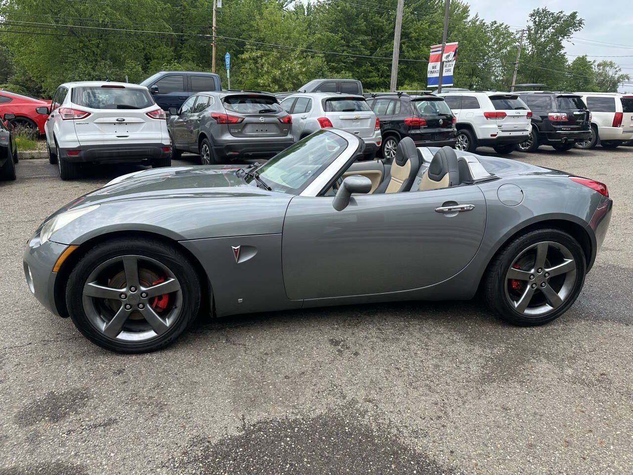 Used 2006 Pontiac Solstice Convertible w/ Premium Package RWD image 3