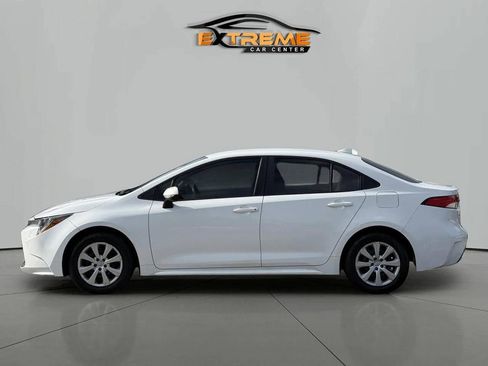 Used 2020 Toyota Corolla LE FWD image 3