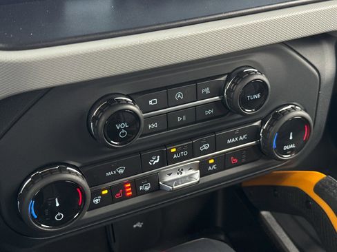 Used 2022 Ford Bronco Badlands image 28