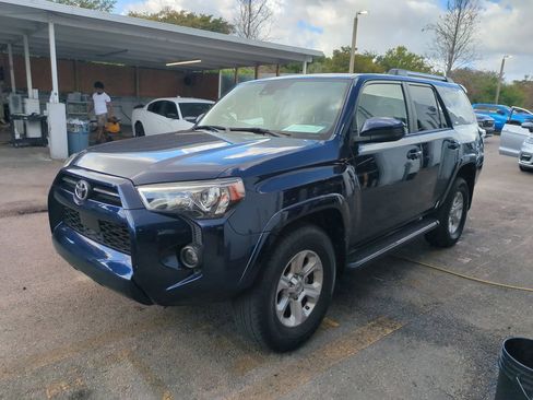 Used 2020 Toyota 4Runner SR5 image 10