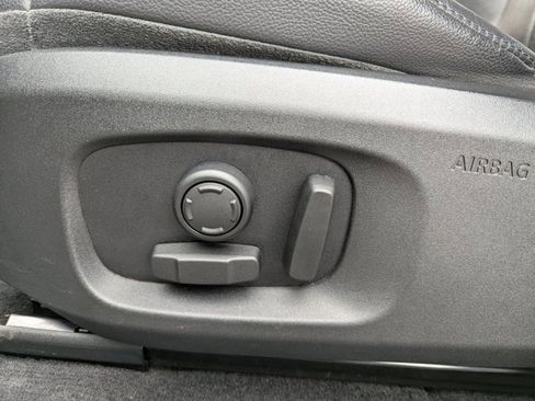 Used 2017 Land Rover Range Rover Evoque SE image 11