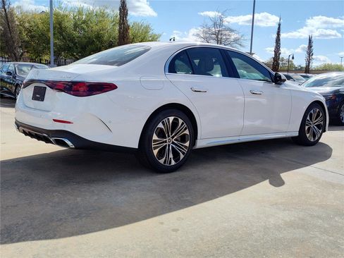 New 2026 Mercedes-Benz E 350 4MATIC Sedan image 4