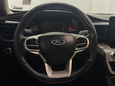 Used 2023 Ford Explorer XLT AWD/4WD image 6