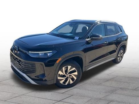 Used 2025 Volkswagen Tiguan S image 3