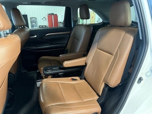 Used 2019 Toyota Highlander Limited image 15