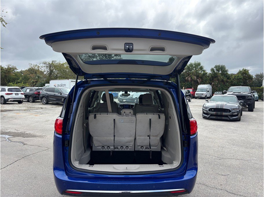 Used 2018 Chrysler Pacifica Limited FWD image 46