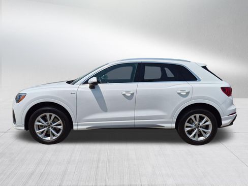 Used 2022 Audi Q3 2.0T Premium w/ Convenience Package AWD/4WD image 3