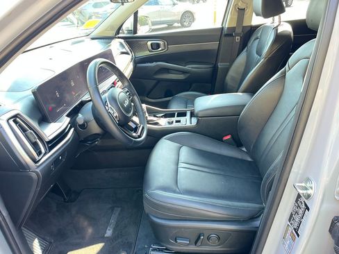 Used 2024 Kia Sorento S w/ Panoramic Sunroof Package AWD/4WD image 9