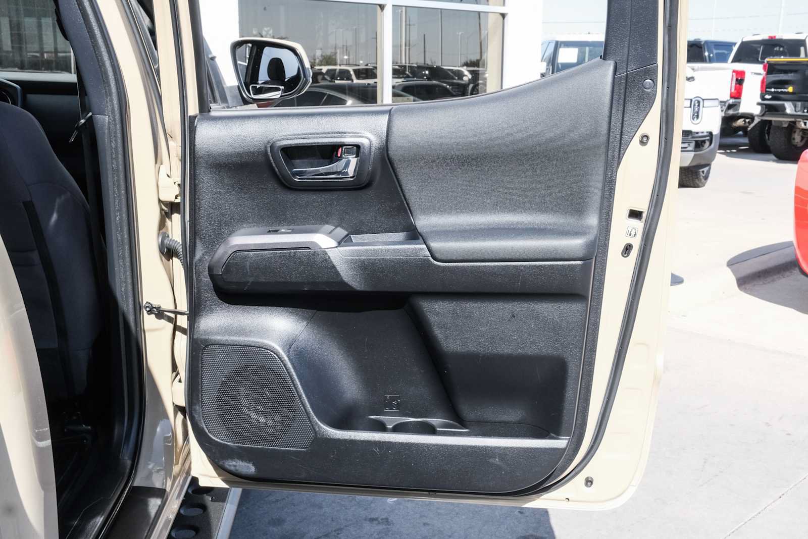 Used 2019 Toyota Tacoma TRD Off-Road AWD/4WD image 39