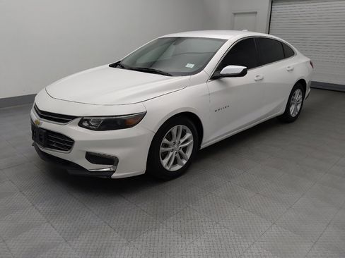 Used 2018 Chevrolet Malibu LT FWD image 2