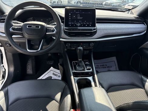 Used 2024 Jeep Compass Latitude image 14