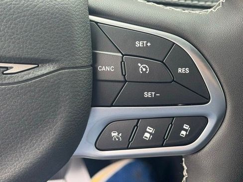 New 2027 Chrysler Pacifica Select FWD image 18
