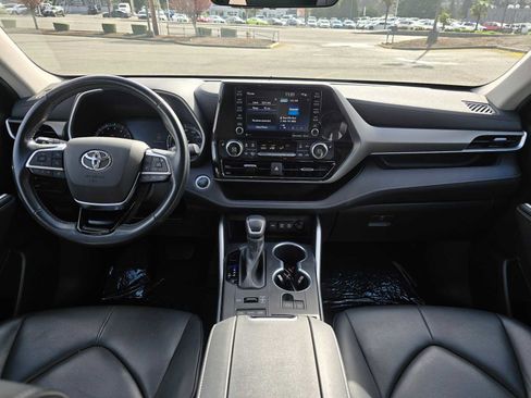 Certified 2020 Toyota Highlander XLE image 18