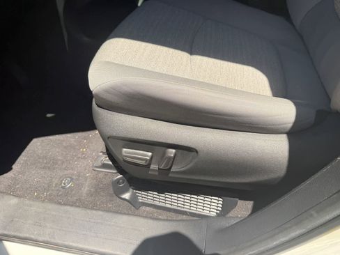 Used 2025 Toyota Sienna LE FWD image 13