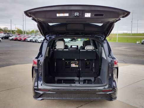Used 2021 Toyota Sienna XSE AWD/4WD image 22