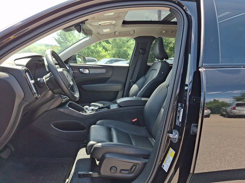 Certified 2024 Volvo XC40 B5 Plus w/ Protection Package Premier AWD/4WD image 14