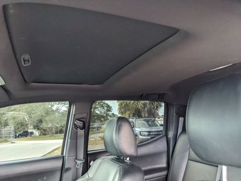 Used 2021 Toyota Tacoma Limited image 23