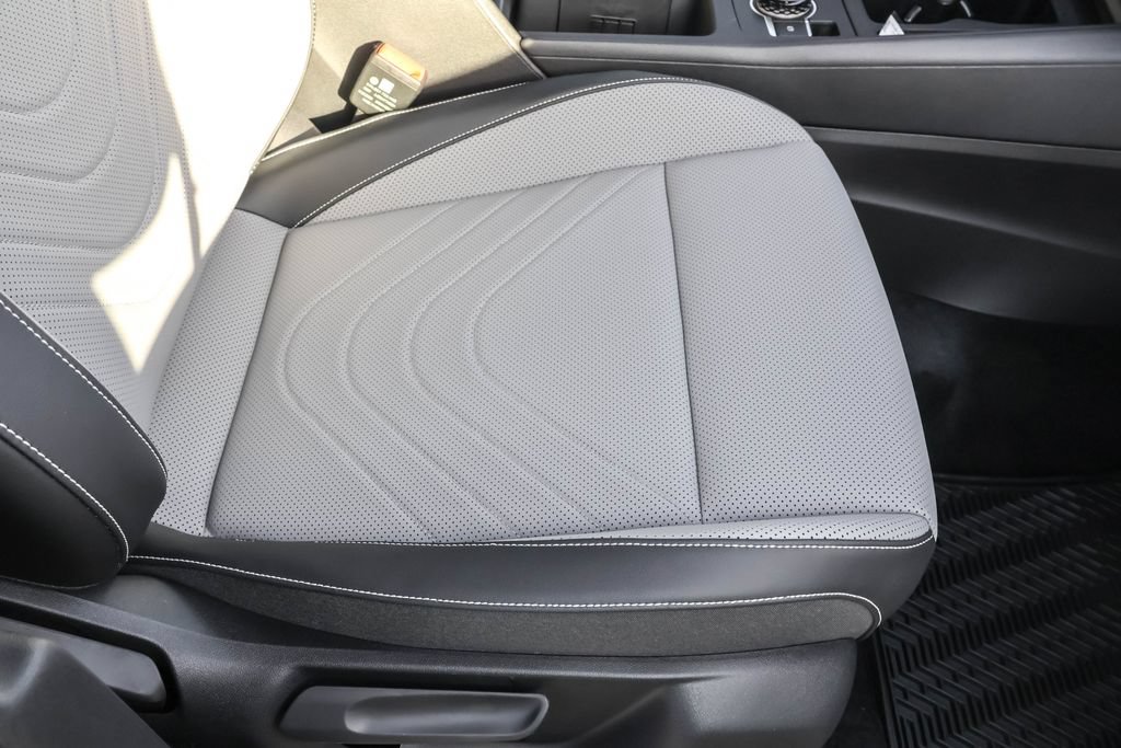 Certified 2026 Volkswagen Tiguan SE R-Line AWD/4WD image 37