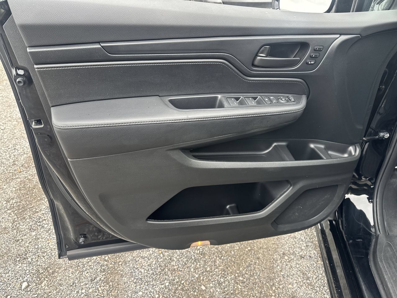 Used 2023 Honda Odyssey Sport image 2